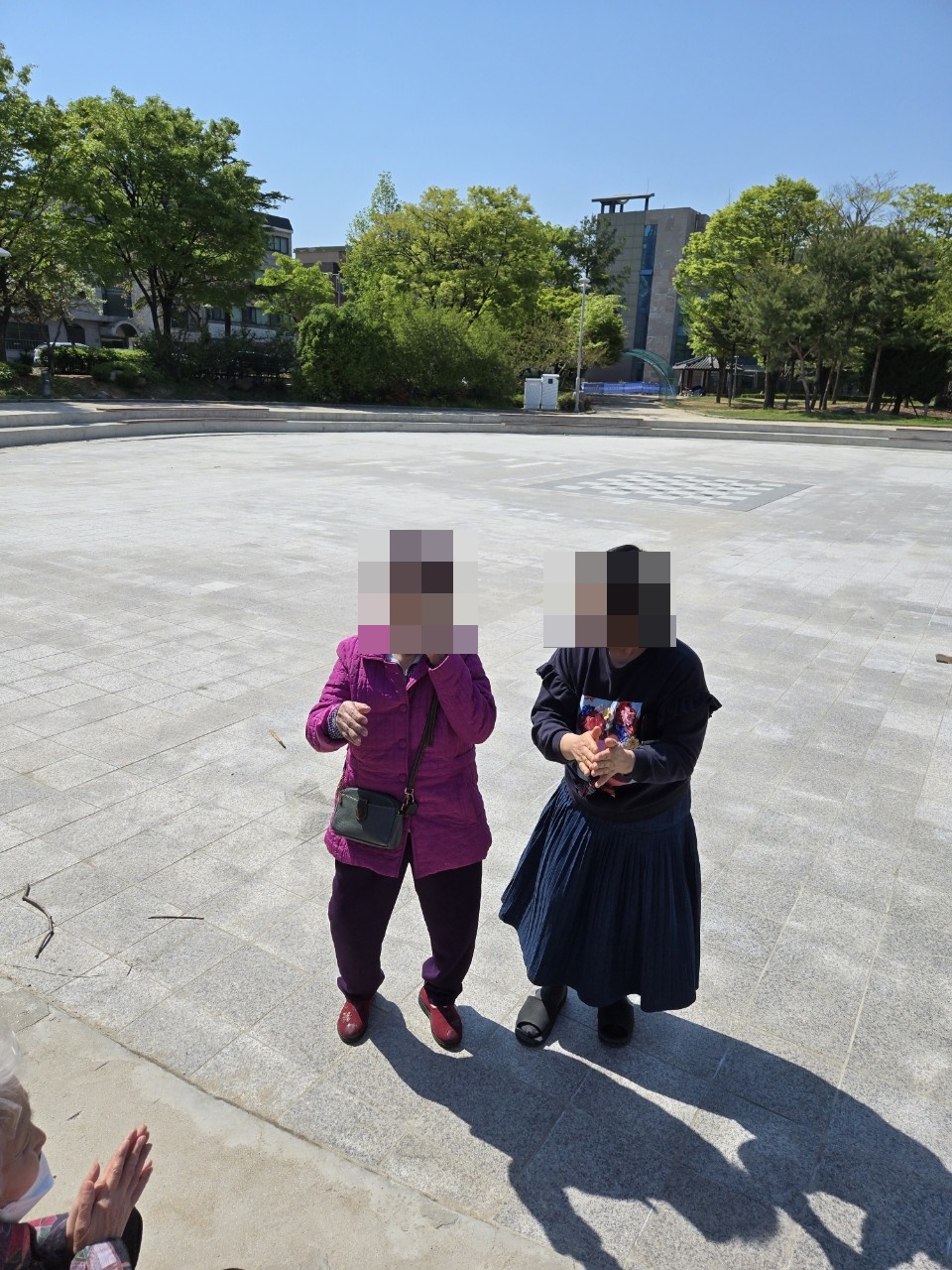 4_09cUd018svc1r3dokvx5g4wv_ormhds.jpg