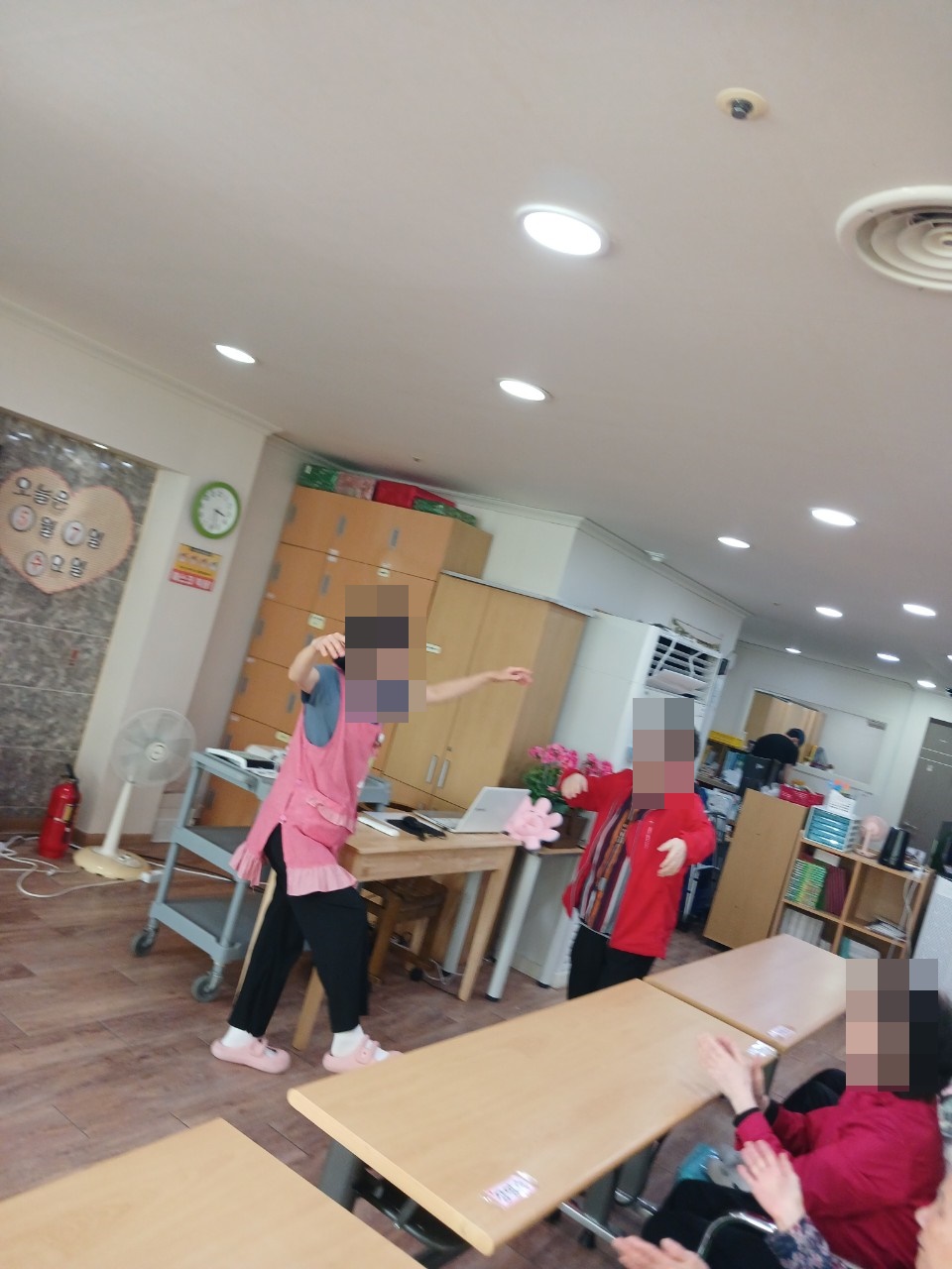 9_ii4Ud018svc17w9qvf4oqm8d_z6p7p.jpg